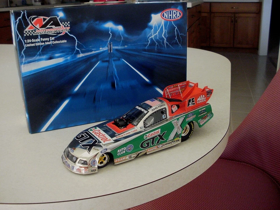 NHRA JOHN FORCE 1/24 2006 CASTROL GTX F/C CHAMPION CHROME 1/500 #435 + PIC - Image 2 of 4