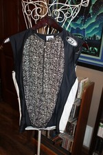 De Soto Triathlon WetsSuits Sleeveless logo Grafitti Top Ladies L  bin121 