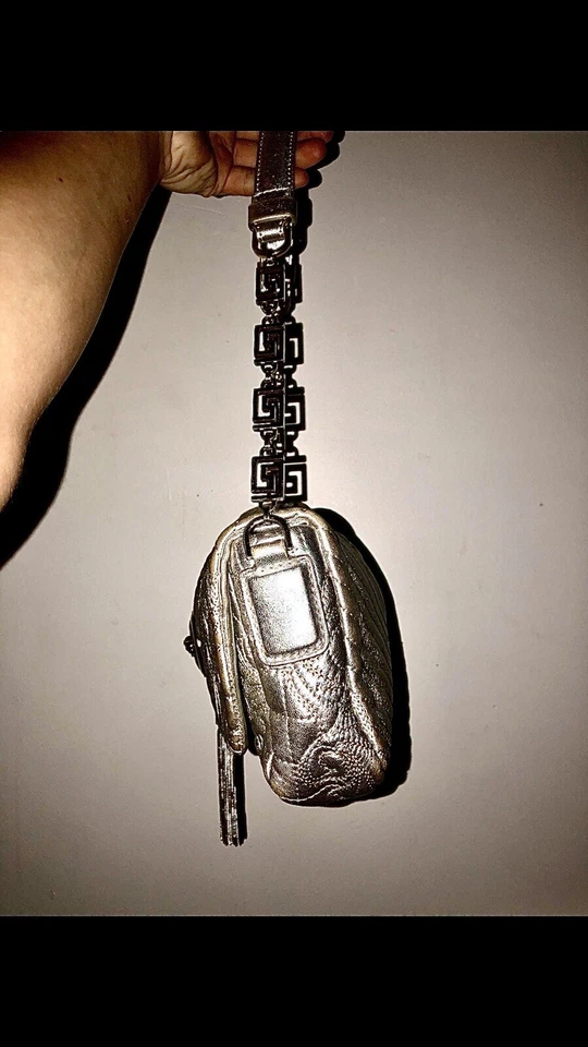 Bolso de Hombro Versace Metalizado Plateado Cuero Barroco Vanitas Medea. Foto 3 de 4