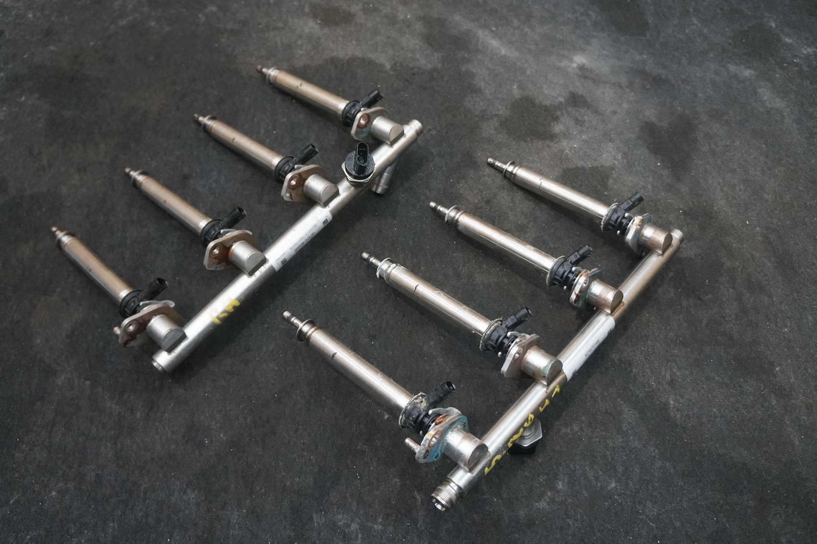 High Pressure Fuel Rail Pipe 8 Injector Set 2560700187 Aston Martin DB11 2020