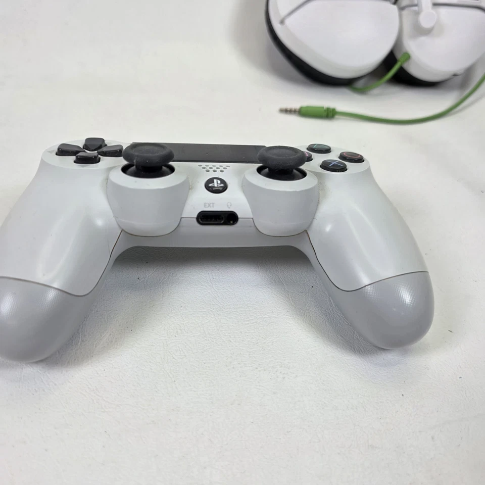 Official Sony Playstation DualShock 4 Controller - White PS4 With Head Phones  - Image 3 of 4
