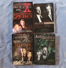 X-FILES VINTAGE LOT OF 4 BOOKS HARDBACK AND PAPERBACK 3RD SEASON GUIDE NEAR MINT