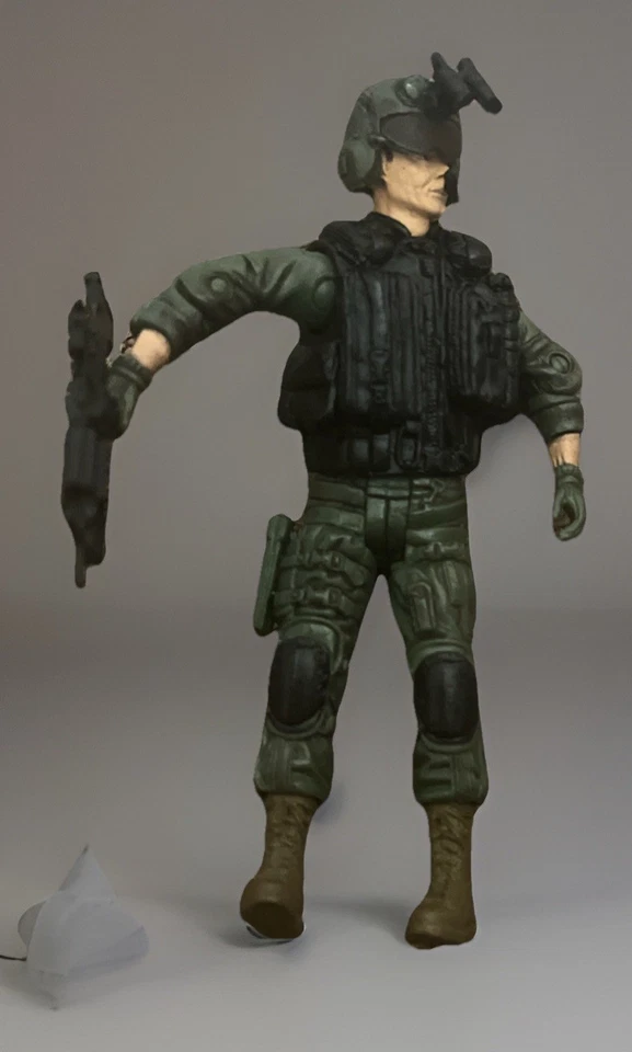 Conjunto de bonecos 1:18 BBI Elite Force Exército dos EUA SOAR Night Stalker helicóptero pilotos B - Imagem 4 de 4