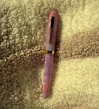Wearingeul Preface Series 005 Resin Fountain Pen Gold Trim Medium Nib