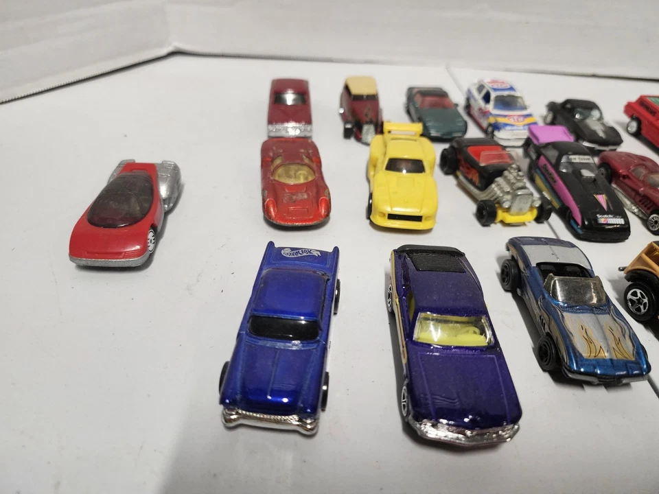 Lot Of 29 Matchbox/Hot Wheels 1970s-1990s Cars - Image 4 of 4