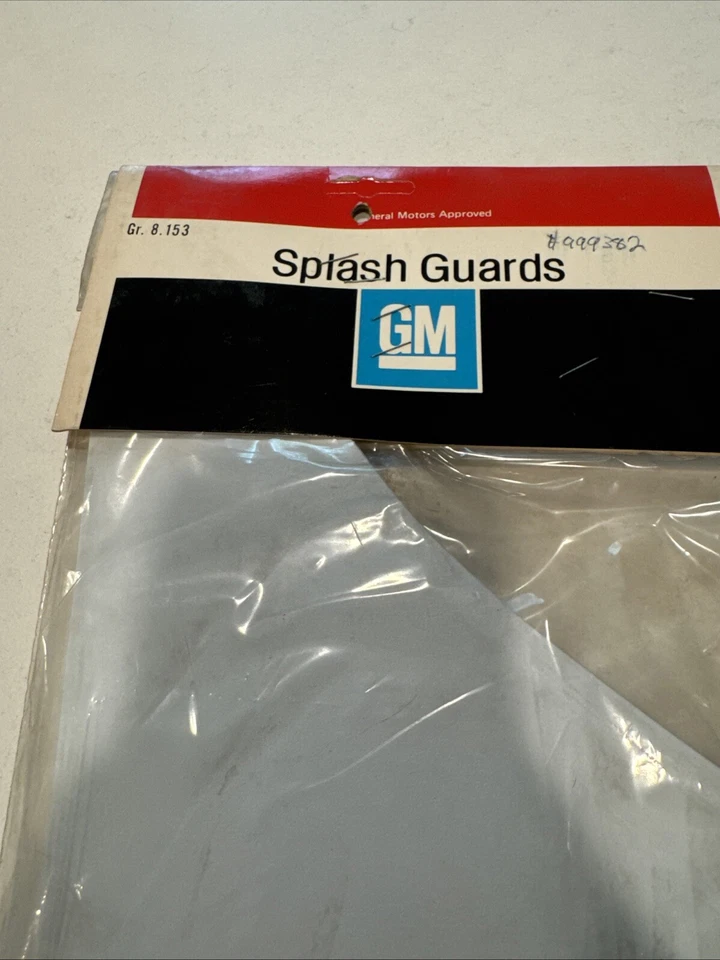 Nuevo de Lote Antiguo GM 999382 Chevrolet Nova Guardabarros Guardabarros OEM Par Blanco Foto 3 de 4