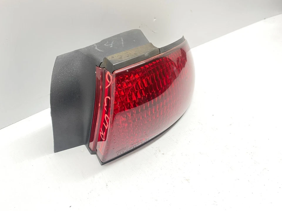 Ford Contour 1995-1997 montaje de luz trasera lateral derecha mensajero fabricante de equipos originales, Foto 4 de 4