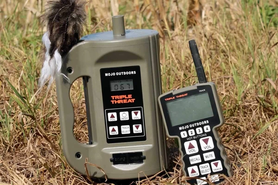 Triple Threat E-Caller Predator Coyote Call Decoy 3-Part Complete Calling Sys... - Image 3 of 4