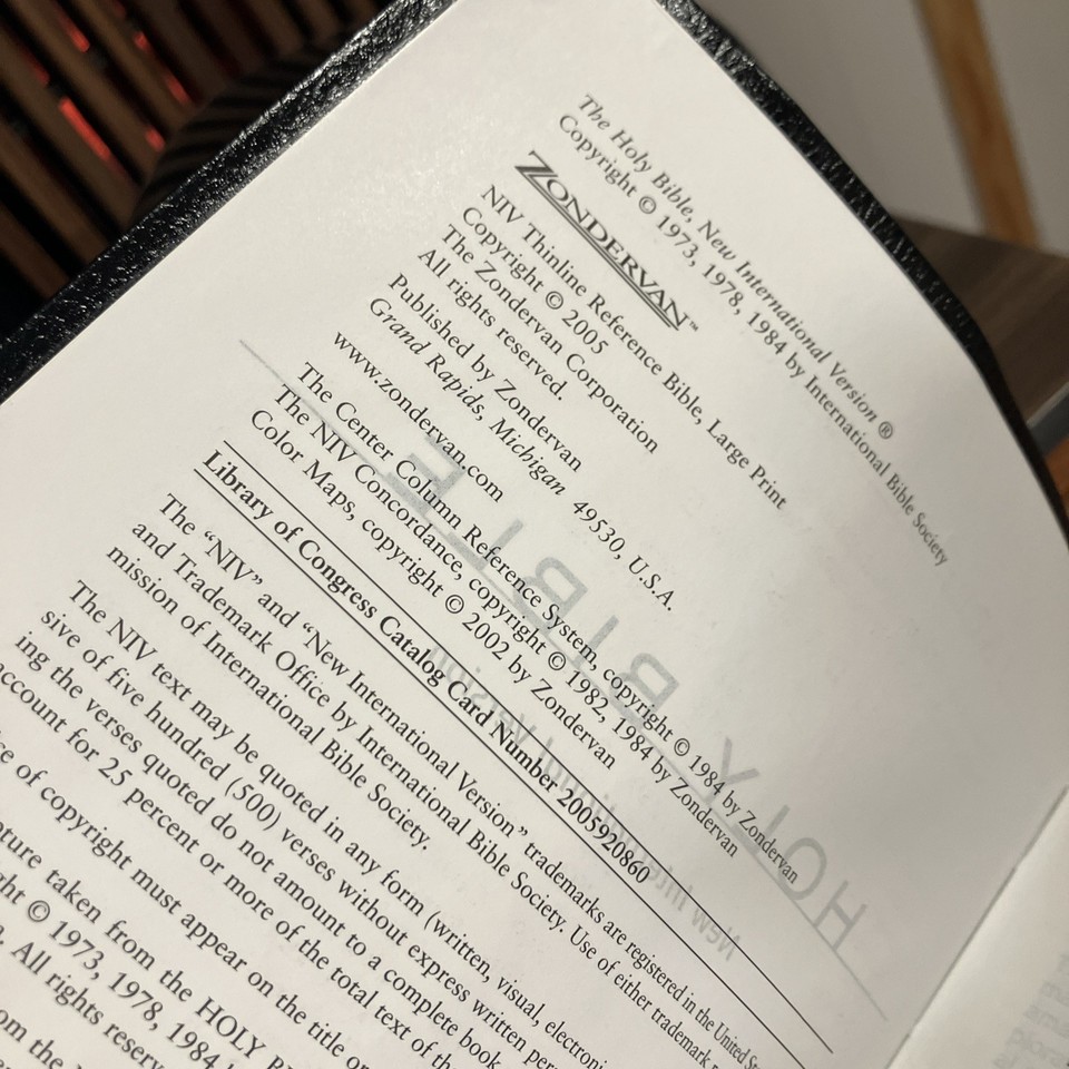 NIV 1984 2005 Bible Large Print Thinline Black Leather Zondervan Red niv-1984-2005-bible-large-print-thinline-black-leather-zondervan-red