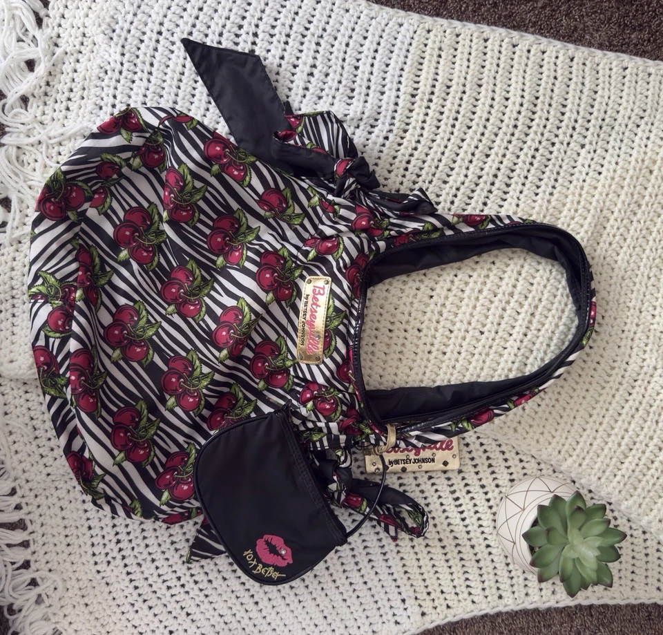 Bolso de Mano Estampado de Cebra con Estampado de Cebra de Betsy Johnson 