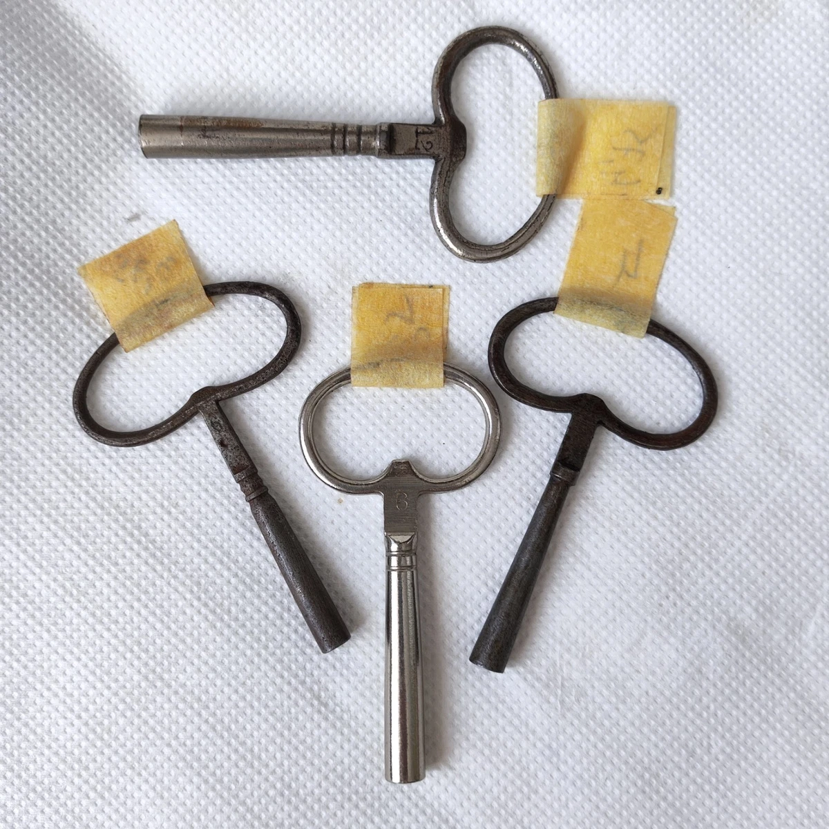 Clés De Remontoir Pour Horloge Pendule Ancienne - Fer - 3 Mm - Début XXe Siècle - France