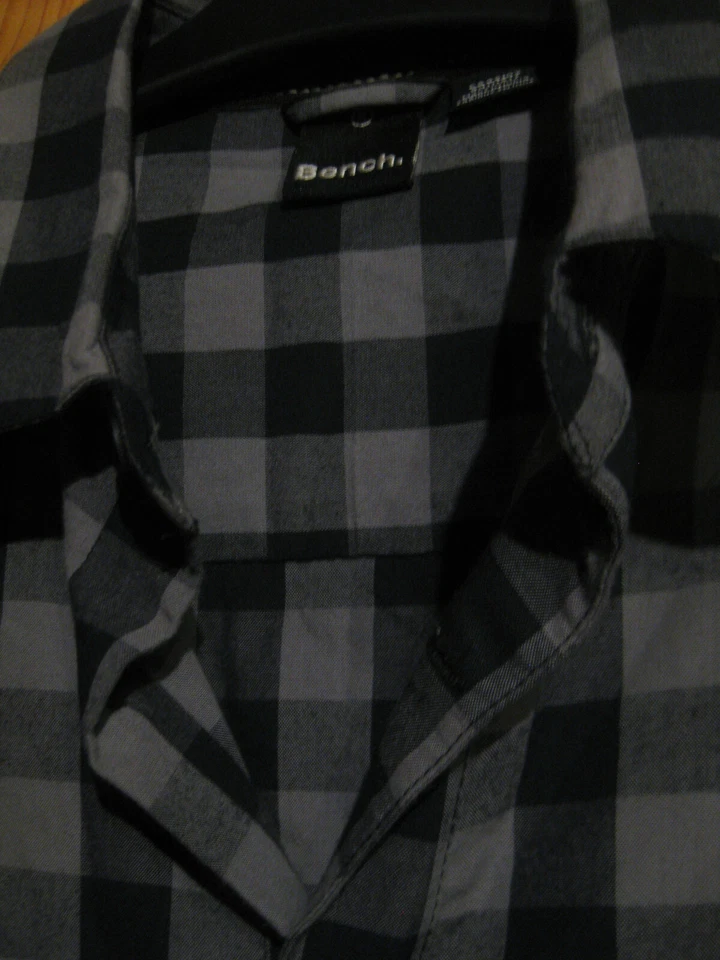 Camisa hombre BENCH talla M gris-negro estampada deportiva muy cuidada Foto 2 de 4