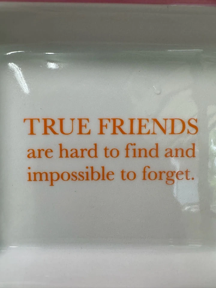 Bandeja Twos Company: "Los verdaderos amigos son difíciles de encontrar e imposibles de olvidar" Foto 2 de 4