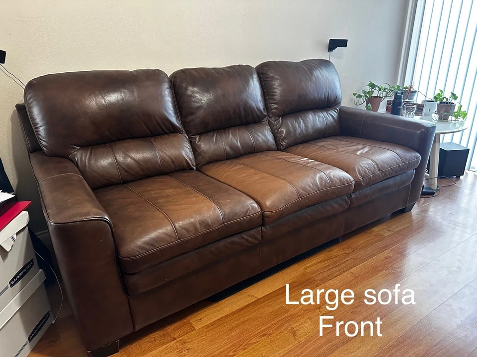 Sofá de cuero marrón Foto 3 de 4