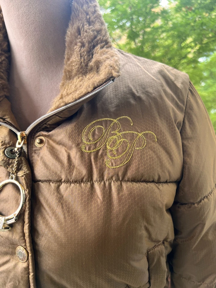 Chaqueta acolchada vintage Y2K Baby Phat marrón pequeño anillo brillante tirador de cremallera Foto 3 de 4