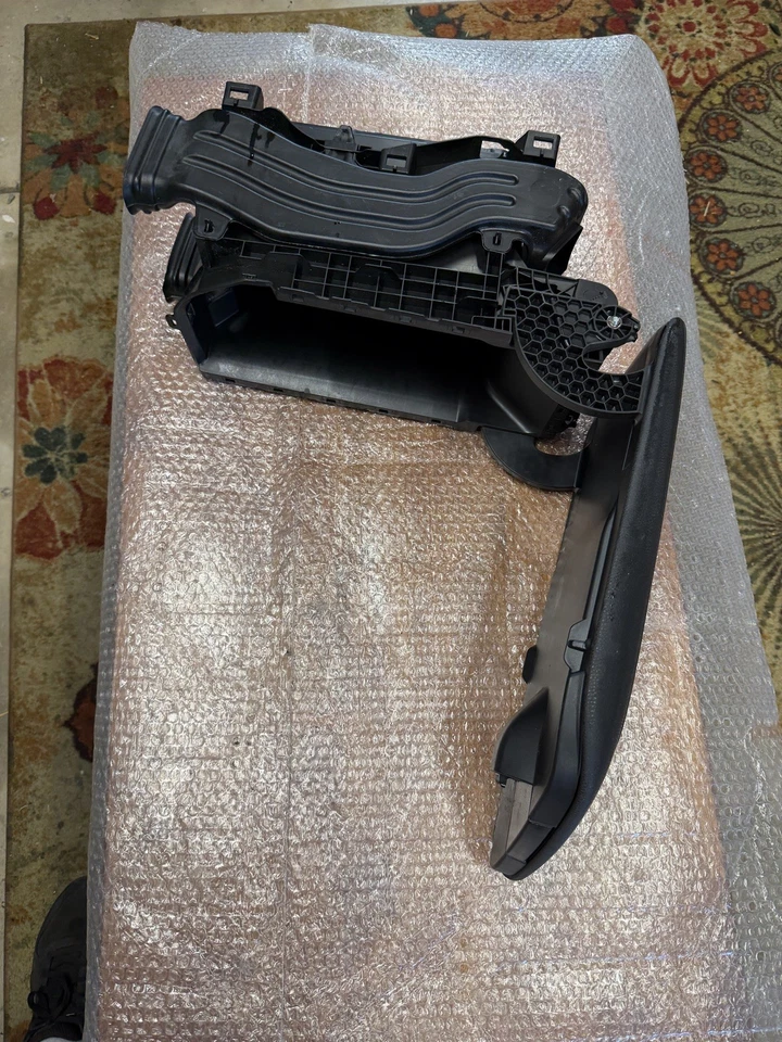 2020 - 2024 丰田 CAMRY SE 中心控制台存储比较托盘带臂套原始设备制造商 — 第 2/4 张图片