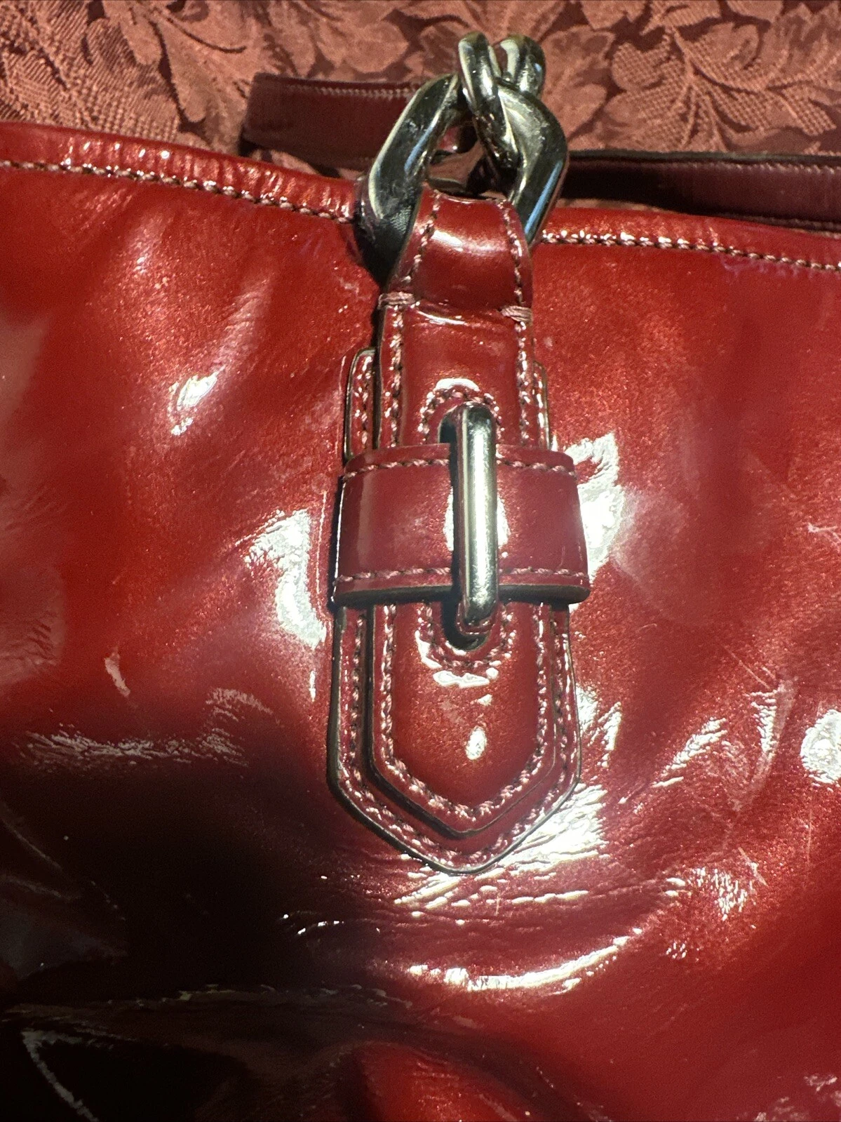 Borsa a tracolla Coach Chelsea vino rosso bordeaux vernice pelle F17855