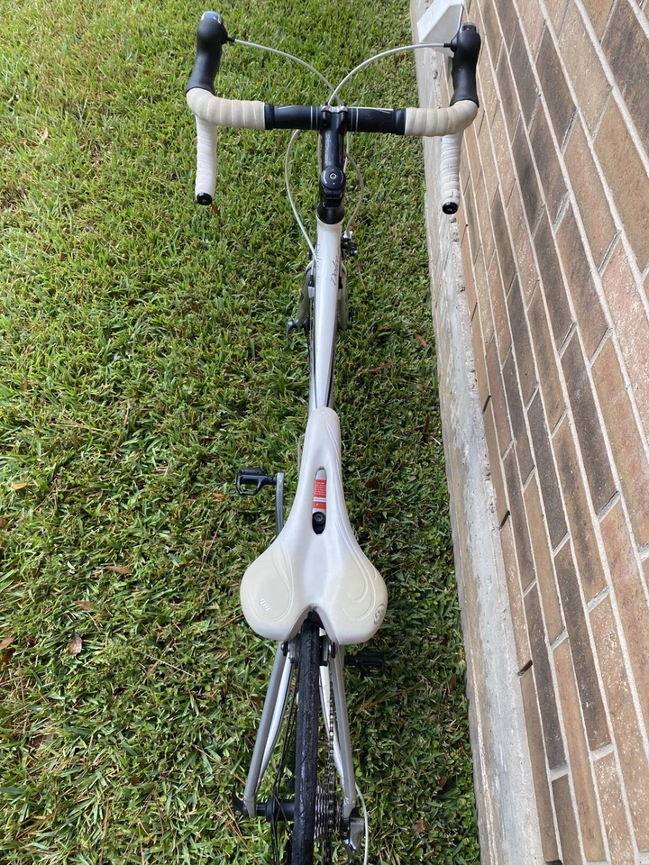 SPECIALIZED Dolce Elite Road Women's. Silver, used (in good condition).  - Image 2 of 4