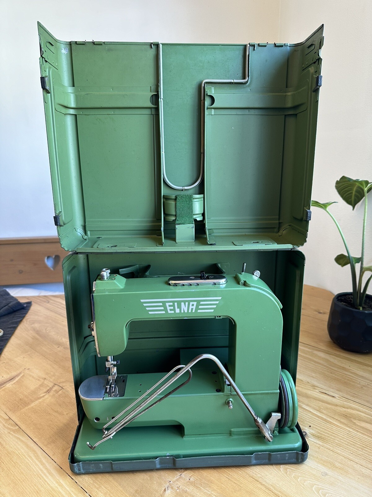 Vintage 1946 ELNA Sewing Machine With Case Works Excellent