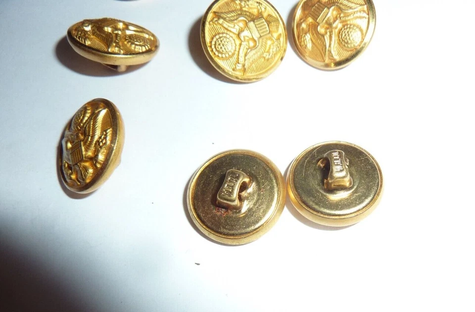 12 Gold Military Eagle Buttons 5/8" Across S-60 - Image 3 of 3