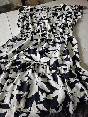 NWT - Joie Black/White Floral Print Flutter Sleeve Dress - M