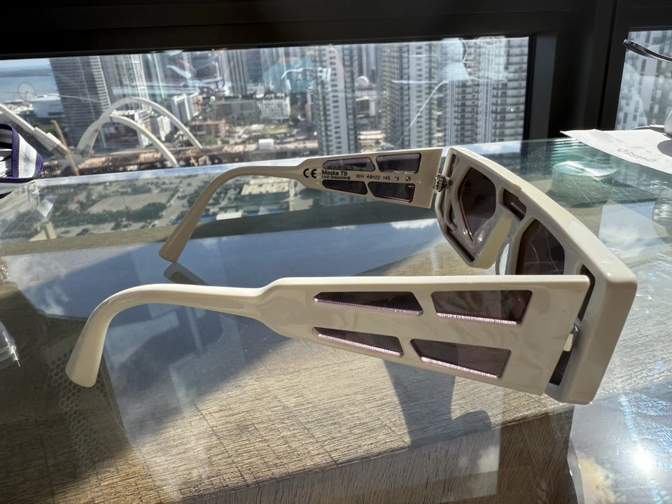 Gafas de sol Kuboraum H57 blancas escultóricas — Hechas a mano en Italia Foto 3 de 4