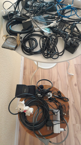 Kabelsalat Stecker TV Computer USB Monitor Kartenlesegerät Netzteil VGA Antenne