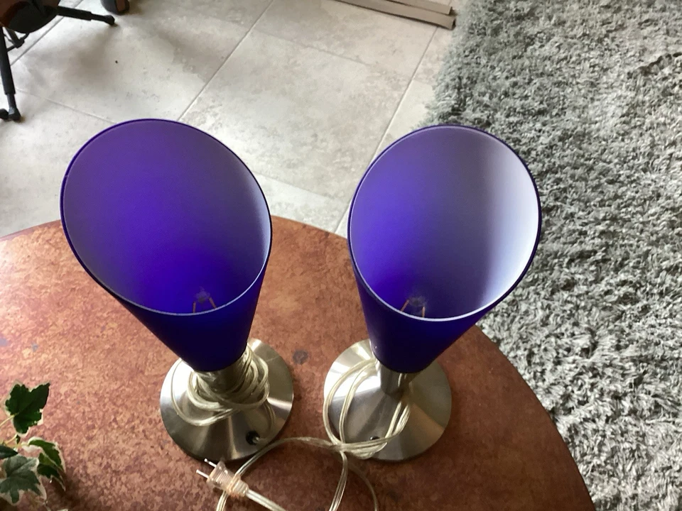 De Colección IKEA KRYOLIT Lámpara de Acento Azul Cónico Cono de Helado 3 Vías Táctil DOS lámparas  Foto 2 de 2