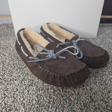 UGG Australia Dakota Espresso Brown Suede Sheepskin Moccasin Slippers Womens 8