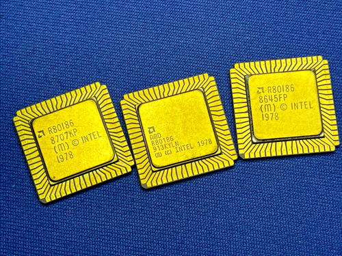 R80186 AMD Vintage Raro PLCC Dorado 80186 NUEVO RARO COLECCIONABLE ÚLTIMOS - Imagen 1 de 2