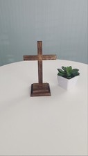 Cruz de Madera, 9” Cruz de Pie con Base Hecha a Mano Nuevo Artículo Espiritual de Diseñador