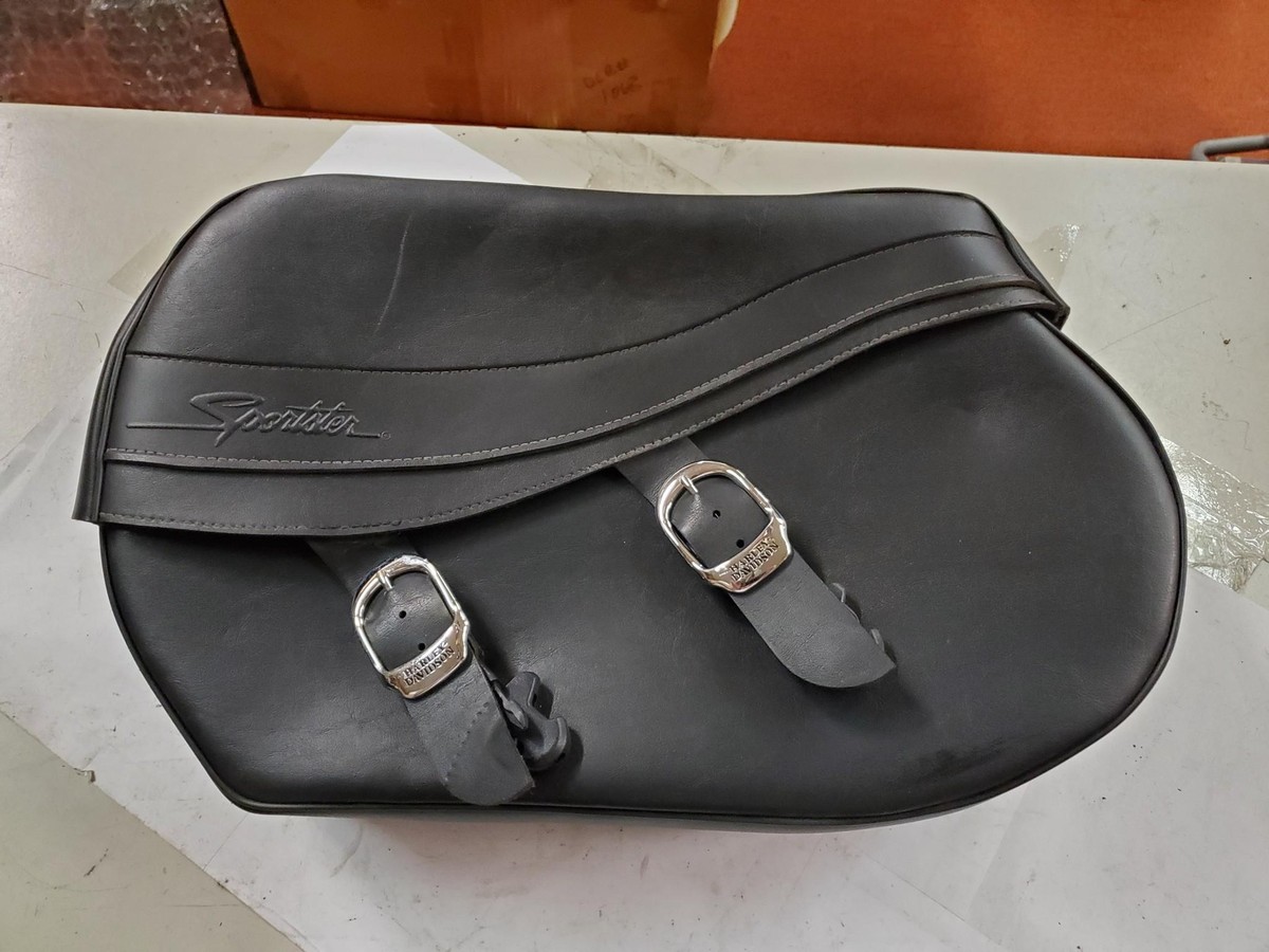 Harley-Davidson ショルダーバッグ 2004 Harley-Davidson Sportster Black Leather Saddlebags Bolt on