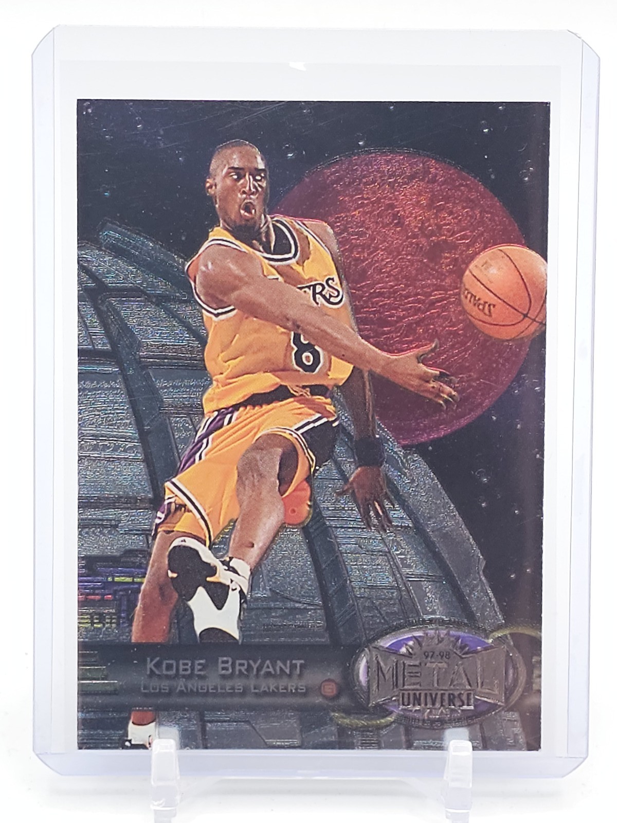 KOBE BRYANT 1997-98 SKYBOX METAL UNIVERSE #81 LAKERS Q7038