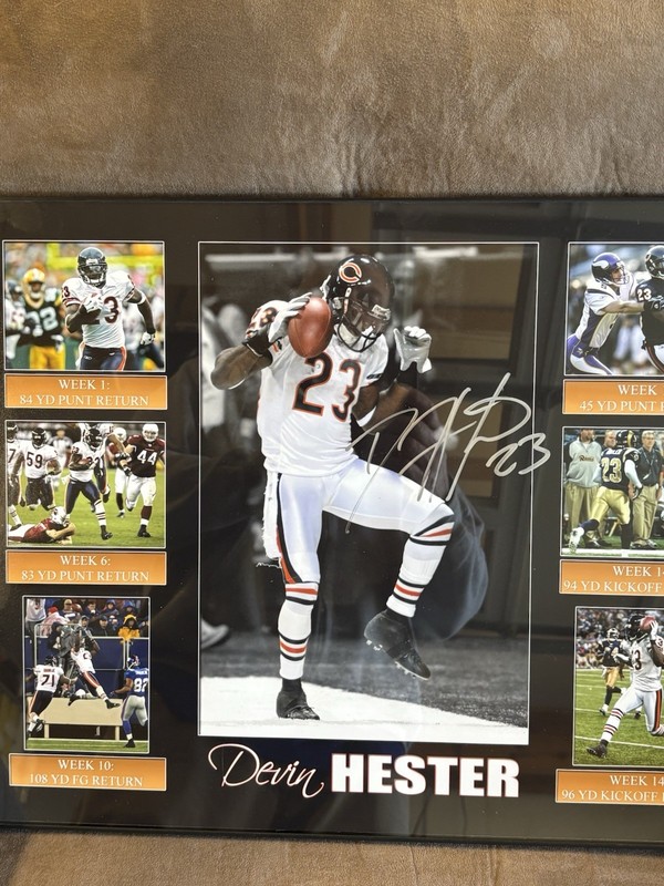Devin Hester Chicago Bears Signed Poster 16x20 2006 Stats. Two Certificates