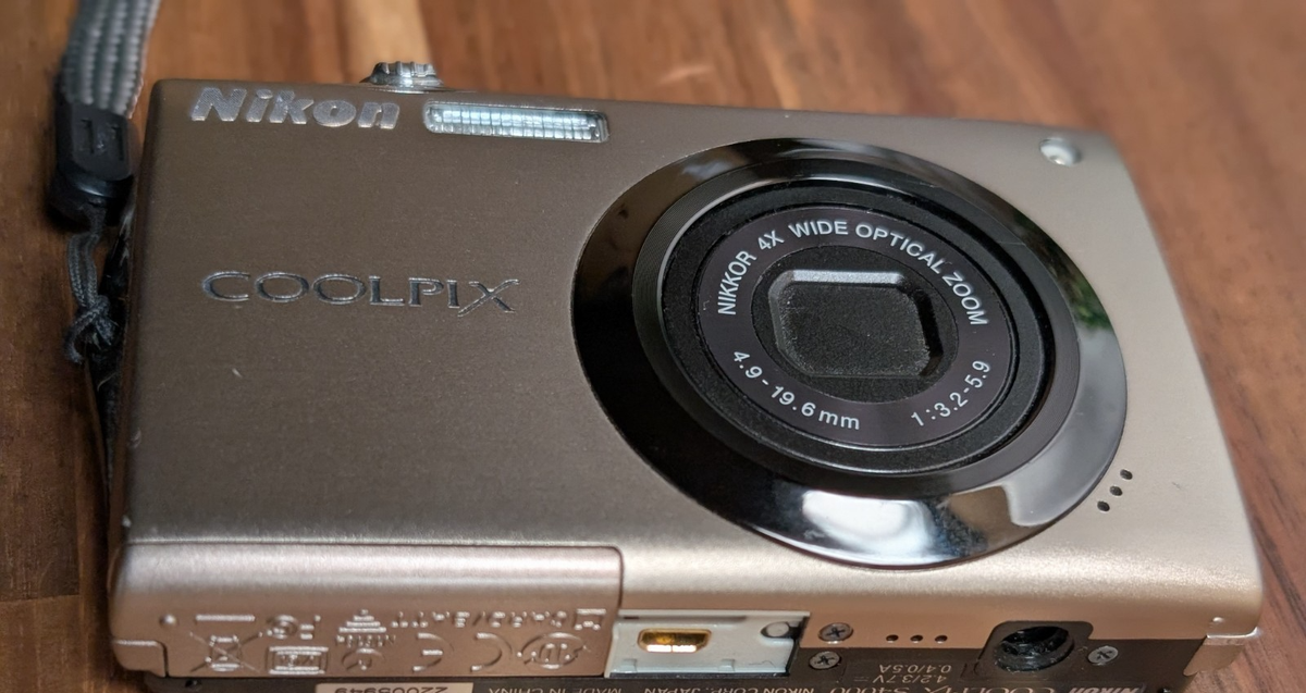 N MINT Nikon Coolpix S4000 Digital Camera 12.0MP 4x English ok