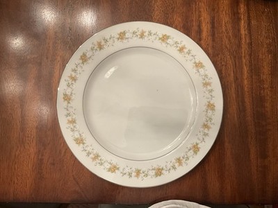 Delux Primrose Dinner Plate