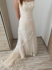 Women's wedding dress