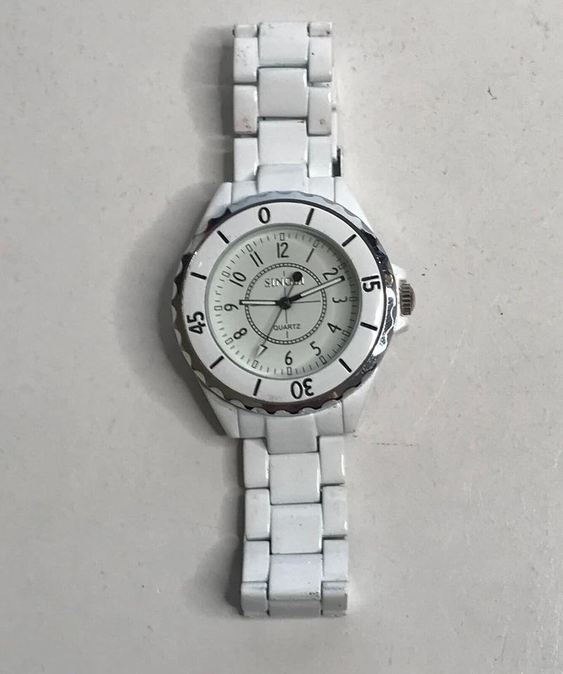 Reloj de pulsera Sinobi vintage de cuarzo blanco Foto 2 de 4