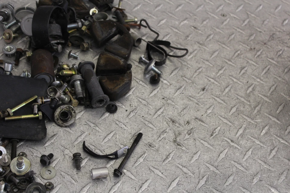 1993 SUZUKI GS500E АППАРАТНАЯ СУМКА БОЛТЫ НАБОР ВИНТОВ - Изображение 4 из 4