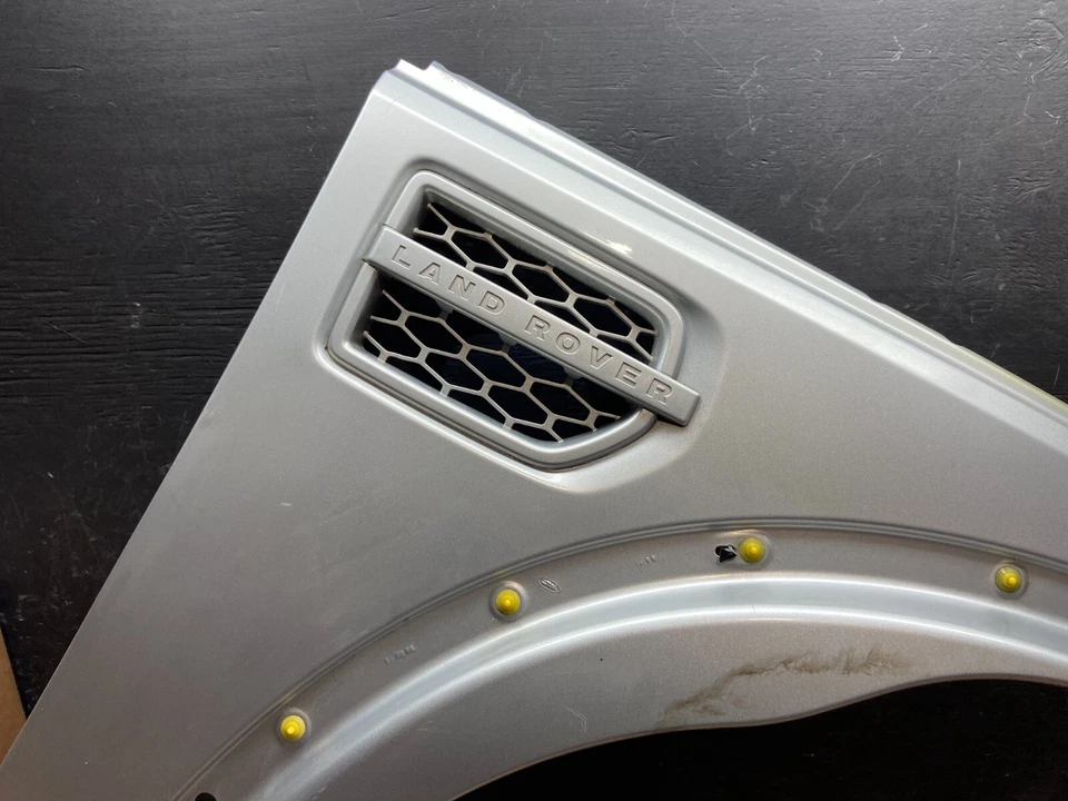 2010 to 2016 Land Rover LR4 Right Passenger Side Fender OEM J3676 - Image 2 of 4