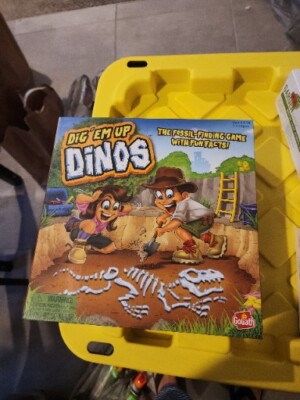 Goliath Dig' Em Up Dinos Fossil Finding Dino-Build Board Game 2-4 Players Age 4+