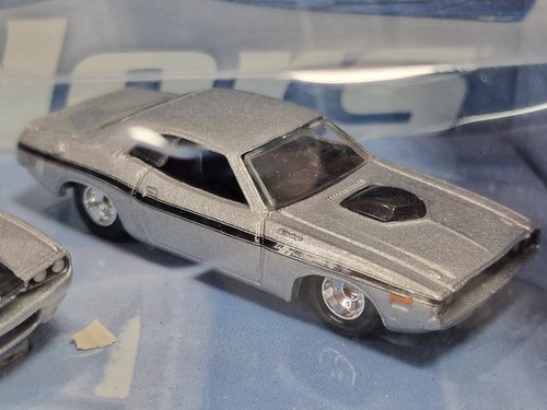 1/64 HOT WHEELS REAL RIDERS JUEGO DE 2 COCHES '70 y '06 Dodge Challenger edición limitada sellado - Imagen 7 de 7