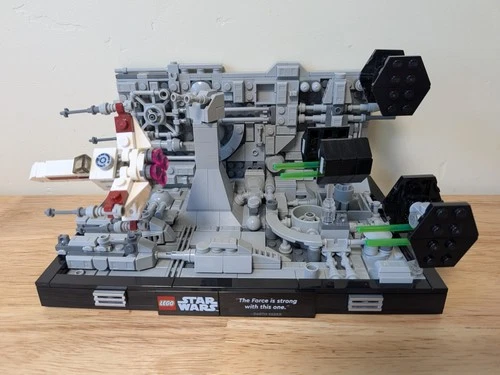 LEGO Star Wars Death Star Trench Run Diorama 75329 Complete Set 665 Pieces