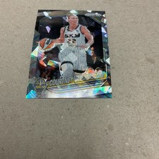 2025 Panini Prizm WNBA Chicago Sky Courtney Vandersloot Cracked Iced Prizm Card
