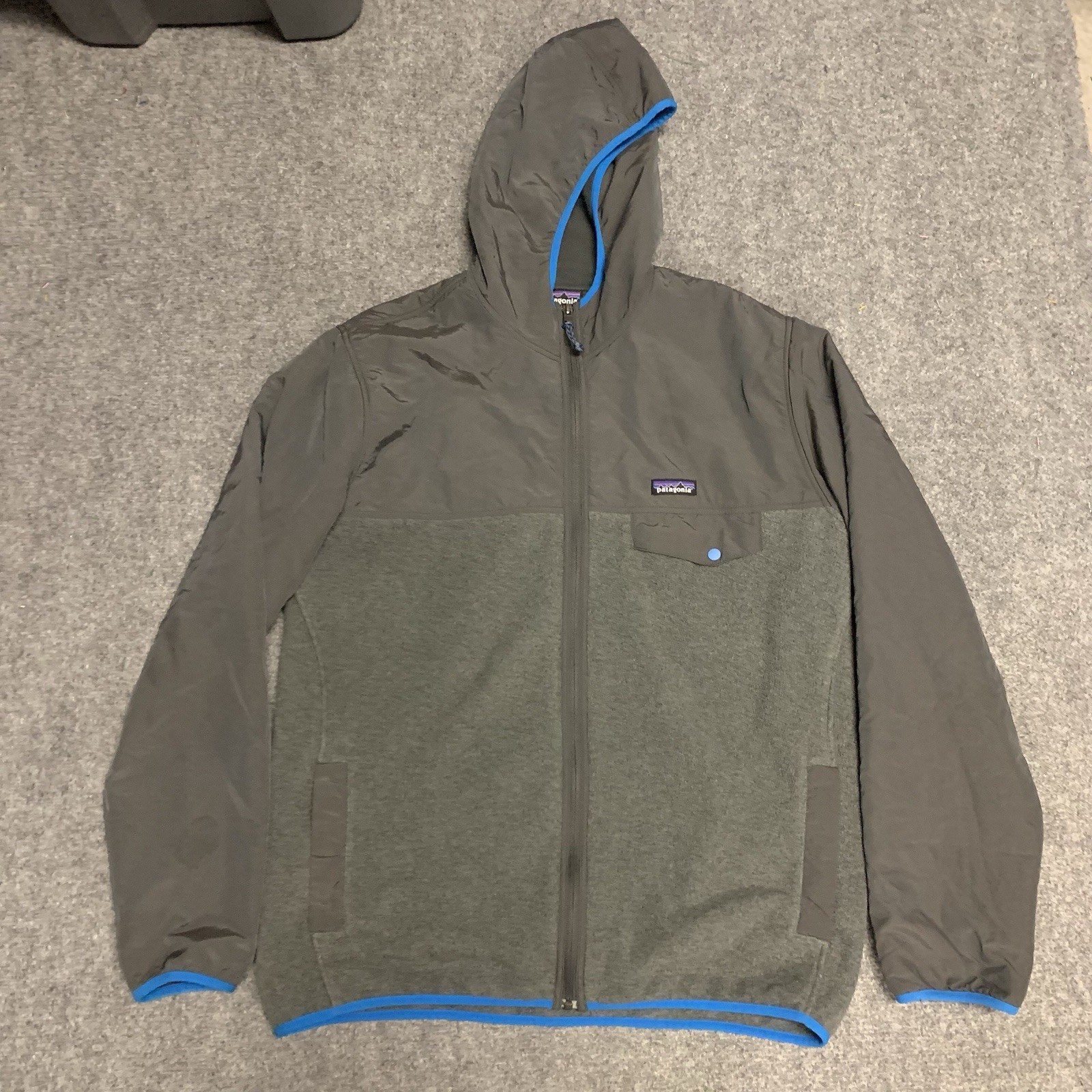 Patagonia Synchilla Mens XL Gray Fleece Hooded Jacket with Blue Trim Full Zip