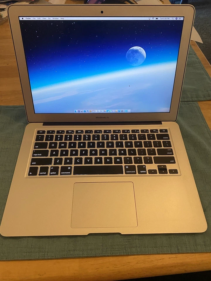 MacBook Air 2015 13” 8GB 1.6GHz Intel Core i5 - Image 3 of 4