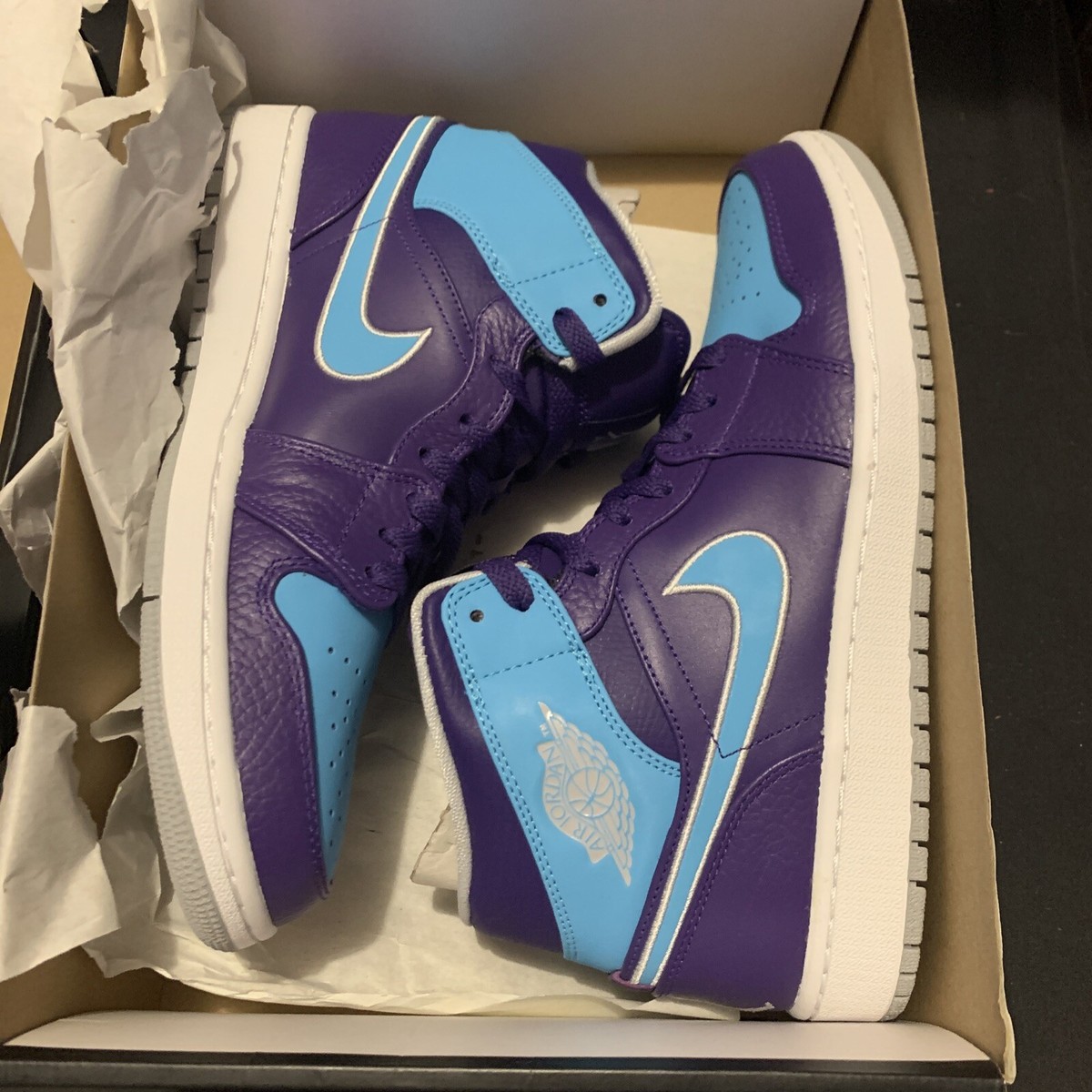 Nike Air Jordan 1 Retro Mid 'Hornet' 2014 - Size 9.5 (554724-507