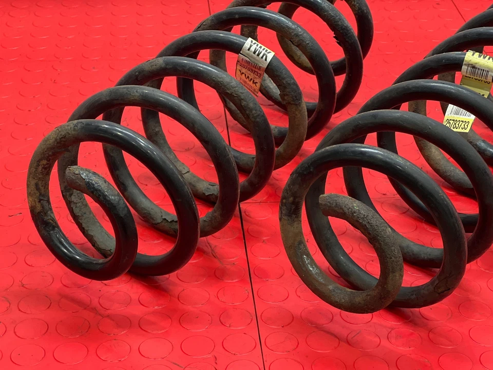 Juego de muelles helicoidales de suspensión trasera Chevy Tahoe Suburban 2007-2014 OEM 15115209 Foto 4 de 4