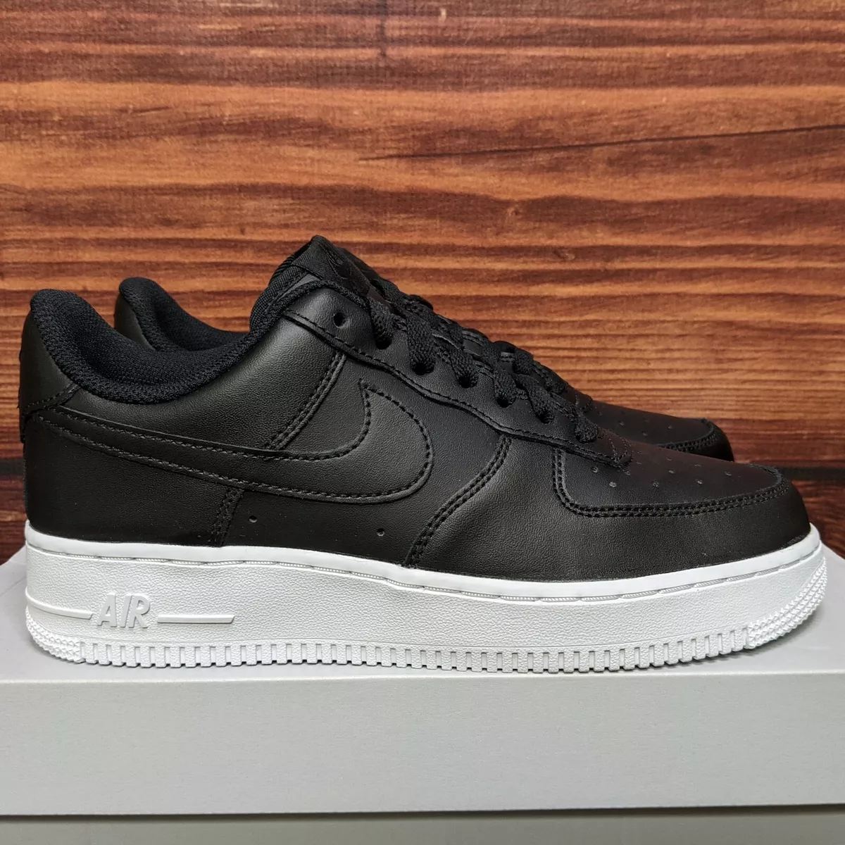 Nike Air Force 1 '07 - Black 7.5