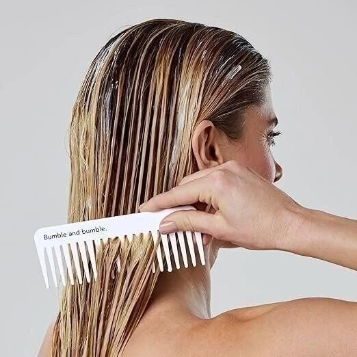 Acondicionador de aceite invisible para peluquería Bumble and Bumble 6,7 fl oz Foto 2 de 4